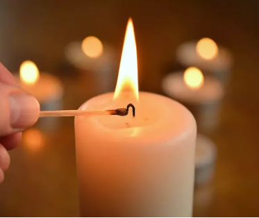 Evde Mum Yakanlar Dikkat!