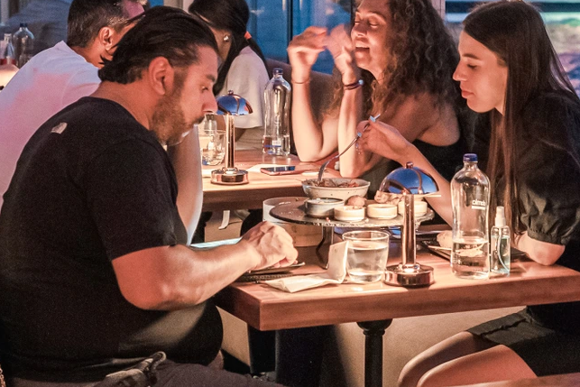 Bir Kadın, Şık Bir Restoranda Gürültü Yapan Çocukların Annesiyle Tartıştı ve