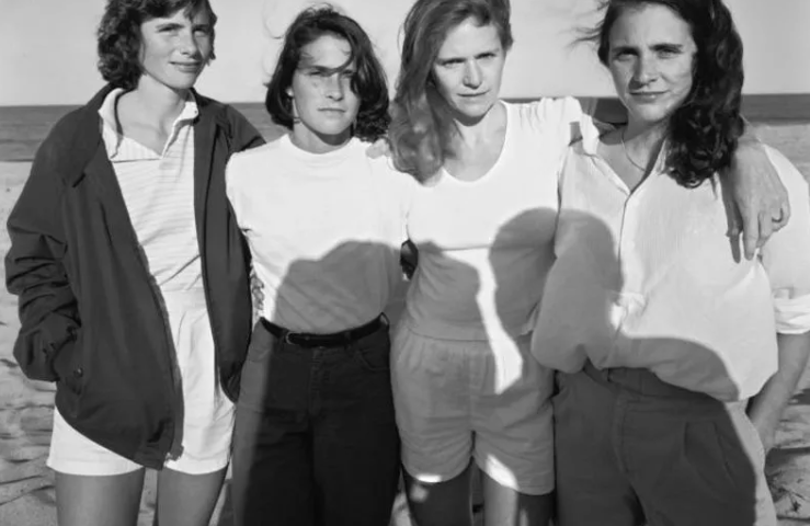 4 Kız Kardeş 40 Yıl Boyunca Aynı Fotoğrafı Çekiyor - Sonuncusunu Gördüğünüzde Ağlamayın!