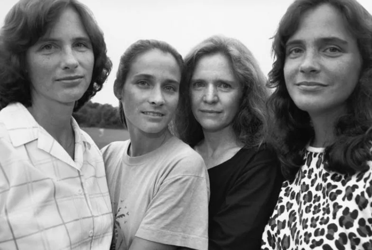 4 Kız Kardeş 40 Yıl Boyunca Aynı Fotoğrafı Çekiyor - Sonuncusunu Gördüğünüzde Ağlamayın!