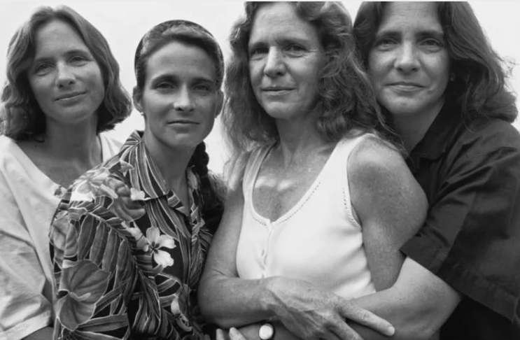 4 Kız Kardeş 40 Yıl Boyunca Aynı Fotoğrafı Çekiyor - Sonuncusunu Gördüğünüzde Ağlamayın!