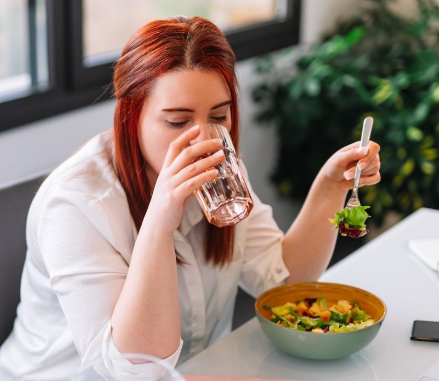Japonlar neden yemekle birlikte su içmiyor? Nedenini duyunca çok şaşıracaksınız